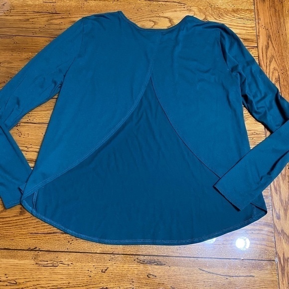 Fabletics Millie Long Sleeve Split Open Ba… - Picture 3 of 7